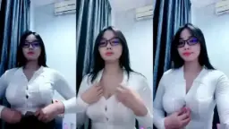 Julia Lea: Kemeja Ketat yang Menggoda dan Memperlihatkan Lekuk Tubuh