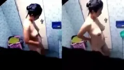 Mengintip Bibi Seksi Mandi dengan Toge