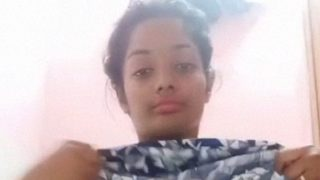 Pamer toket di kamar buat pacar yang lagi horny