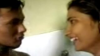 Pasangan Kampus India Bercinta Ganas di Kamar Mandi