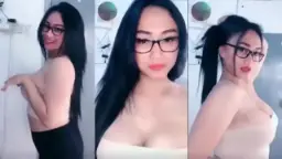 Viana, Si Mulus yang Menggoda dengan Manga dan Toge Bening