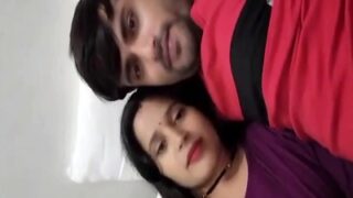 Video mesum Punjabi: Paman dan Bhabhi montok yang genit