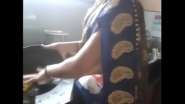 Tante India Desi Kannada seksi pusar dan pinggul menggoda