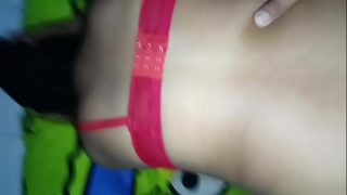 Pembantu Seksi Indonesia Bercinta Liar dengan Majikan di Kamar Tidur