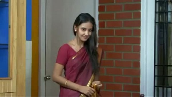 Gadis India seksi yang menggoda dengan pakaian ketat