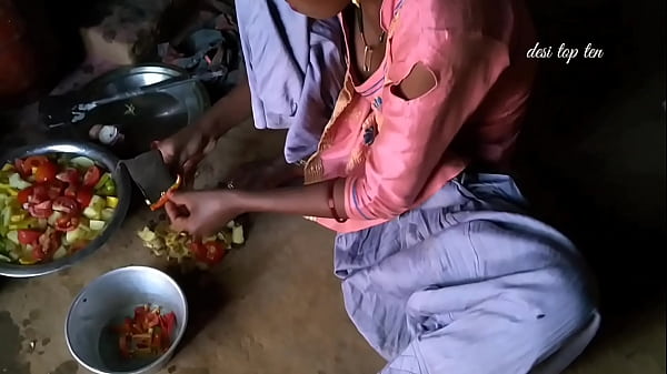 Istri terbaik menggoda di dapur, bikin panas sambil masak