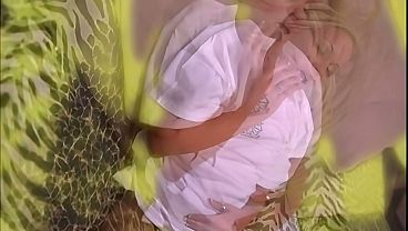 Ibu Jalang yang Menggoda