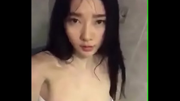 Gadis Model Tionghoa yang Menggoda