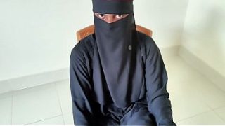 Gadis berhijab panas bikin ranjangku bergetar