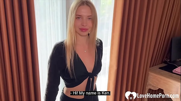 Gadis Rusia panas melahap batang kerasku dengan liar