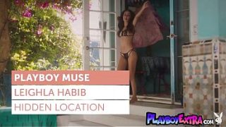 Leighla Habib, si cewek Arab seksi dengan senyum menggoda, telanjang dan mandi basah-basahan