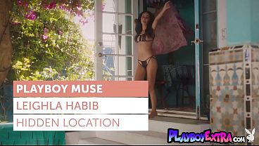 Leighla Habib, si cewek Arab seksi dengan senyum menggoda, telanjang dan mandi basah-basahan
