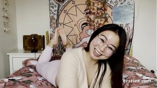 Gadis Tionghoa Imut Bergairah Membuat Video Masturbasi untuk Kami