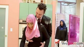 Putri Arab Berhijab Menggila dengan Ella Knox