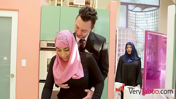 Putri Arab Berhijab Menggila dengan Ella Knox