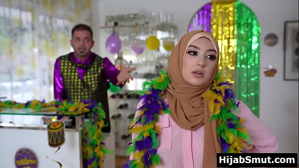 Gadis muslimah polos merasakan kenikmatan pertama dengan kekasihnya