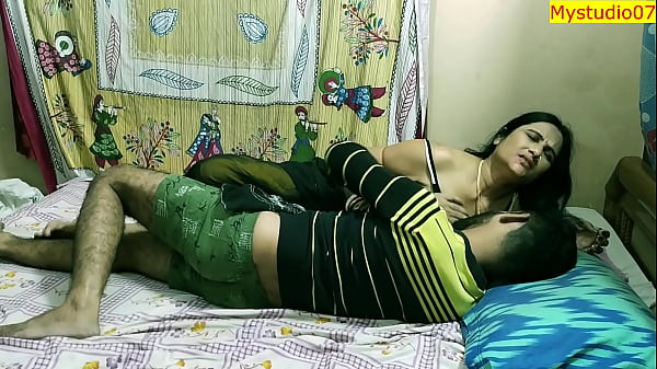Desi bhabhi rand kesukaan semua pria, ngentot panas dengan penganggur Devor! Suara erotis dalam bahasa Hindi bikin greget