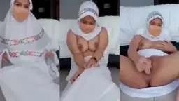 Maelaela Menggoda dengan Mukena, Main Dildo Toge Colmek