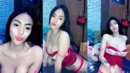 Netha Montok dengan Belahan Dada yang Menggoda