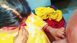 Bokep India: Bhabhi ketat digoyang doggy style sambil merintih dalam bahasa Hindi