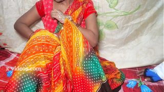 गरमा-गरम देसी बीबी की रंगीन चुदाई, हिंदी में गहरी आवाज़ के साथ