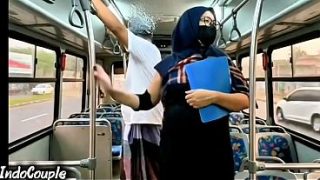 Istri Muslimah Pulang Kuliah Sendirian di Bus, Digituin Begituan Sama Penumpang Asing