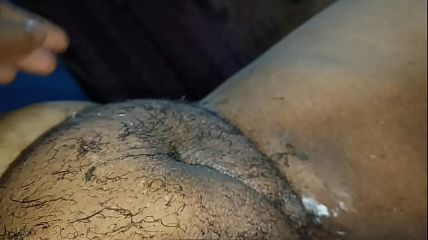 Cukur Bulu Memek Istri Desi yang Menggairahkan oleh Suami