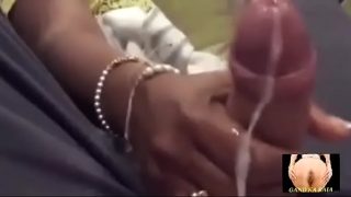 Goyangan Tangan Mami India yang Menggoda