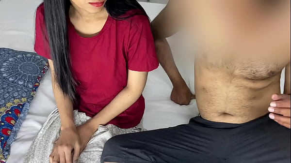 Ibu tiriku dari Punjab telanjang, menggoyangkan pantat besarnya di depanku dan berkata, “Isilah lubang pantatku yang haus ini.”