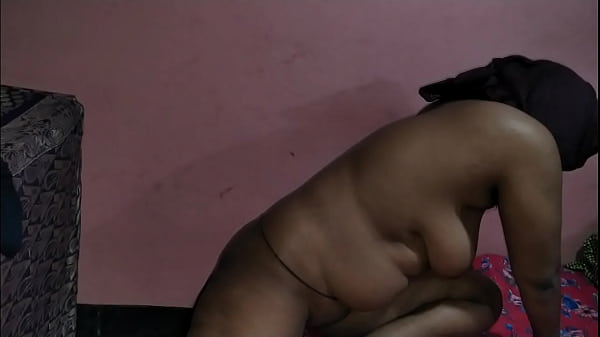 Putri tiri tak sengaja lihat ‘senjata’ teman ayahnya dan langsung panas