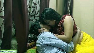 Siapa namanya? Model serial web India panas beradegan ranjang dengan audio Hindi jernih
