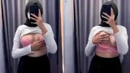 Hijab Muda Pamer Payudara Montok dan Mulus