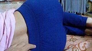 Pria India menggauli adiknya yang tertidur lelap di ranjang
