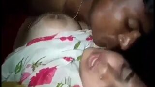 Seorang mesum menggila dengan gadis Ludhiana dalam video panas berbahasa Punjabi