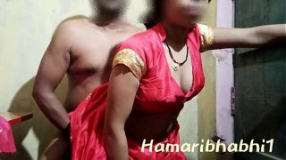 Cewek desa India baju saree merah panas digenjot habis-habisan.