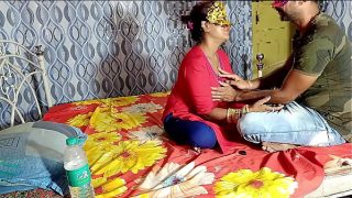 Guru India Menggairahkan dengan Suara Hindi yang Jelas dalam Posisi Misionaris Terbaik