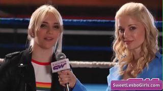 Ariel X dan Sinn Sage, dua lesbian seksi yang bergulat penuh gairah di ring dan menikmatinya