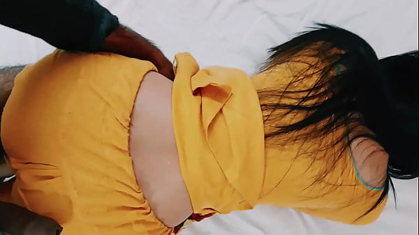 Desi Chachi lagi digebukin kontol sampe meringis kesakitan.