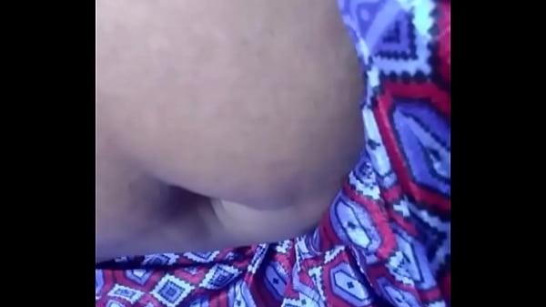 Desi tante pusar basah kena liur, bikin ngilu pengen jilat