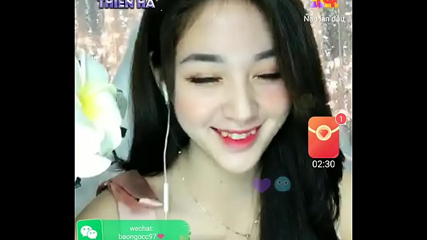 Gadis Asia Menggoda di Live Streaming Uplive
