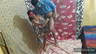 Gadis India Seksi Jadi Adik Tiri yang Menggoda