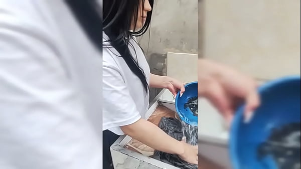 Membujuk sepupu tiriku untuk bercinta