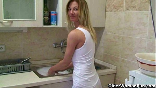 Ibu buat video masturbasi sendiri di rumah, bikin makin greget