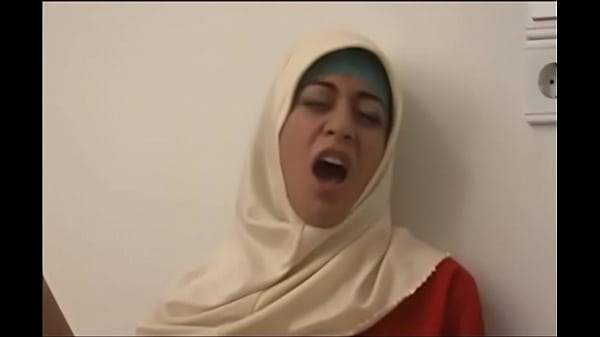 Muslimah Arab Berhijab Sensual