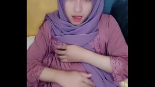 Ngencengin jilbab doang, colinya sambil bayangin yang lain.