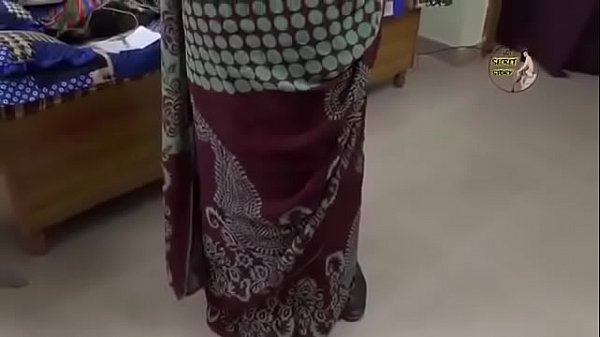 Bhabhi lagi ngangkang dijahit tailor, suara Hindi bikin makin basah.