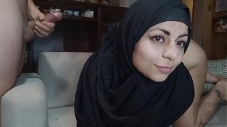 Arab Ngenge Dalem Sambil Muncrat di Muka Mia Pake Niqab