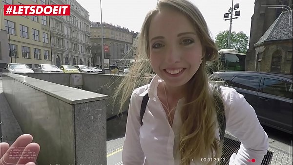 GILA! Cewek Rusia Anya Akulova Ngentot Gede Banget Sama Kontol Besar Pas Liburan Kota