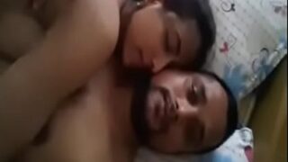 Andhra cowok ngentot adik temennya di video Telugu panas