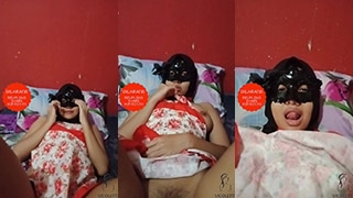 Jilbab Vicoletta udah kebelet, siap digebukin.